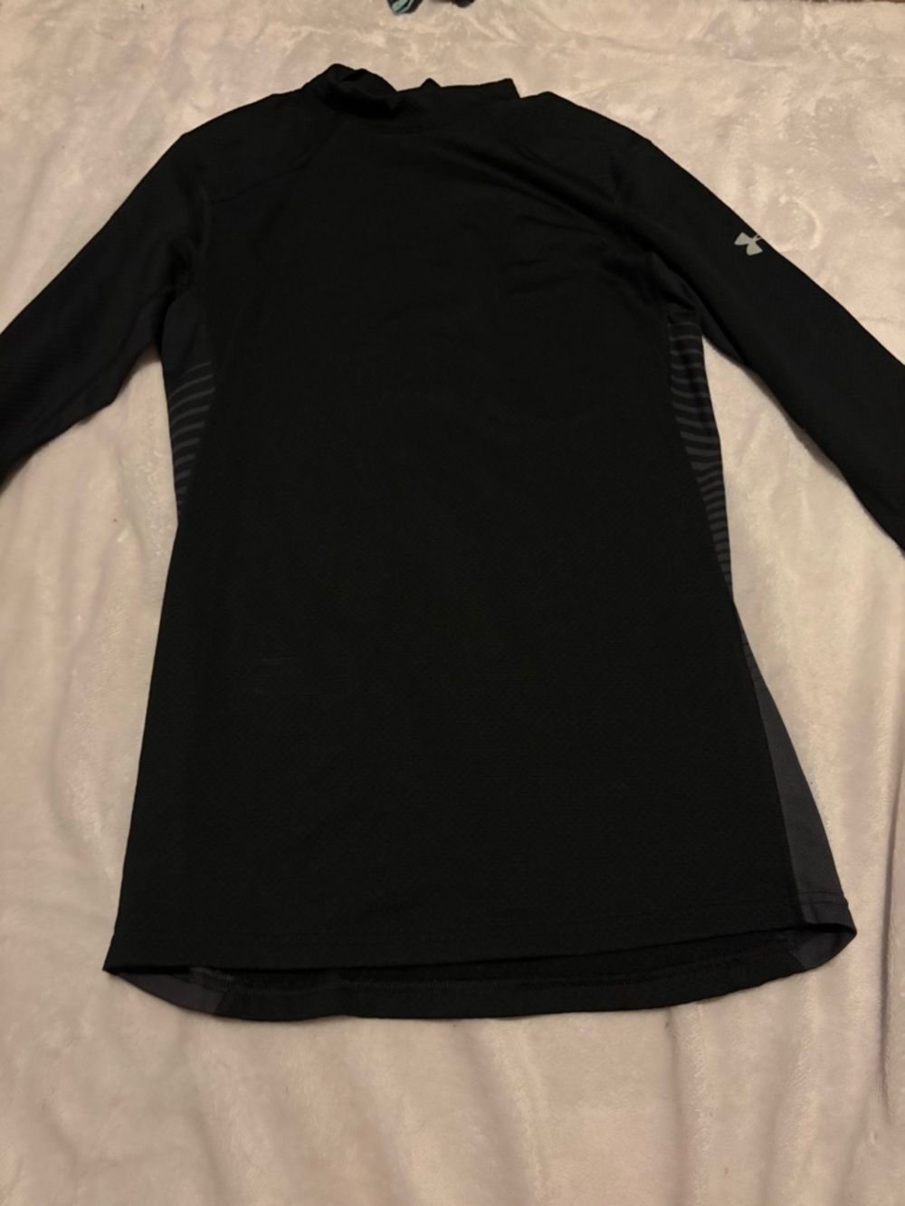 Men’s Under Armour Black Long Sleeve Athletic Top in size xs